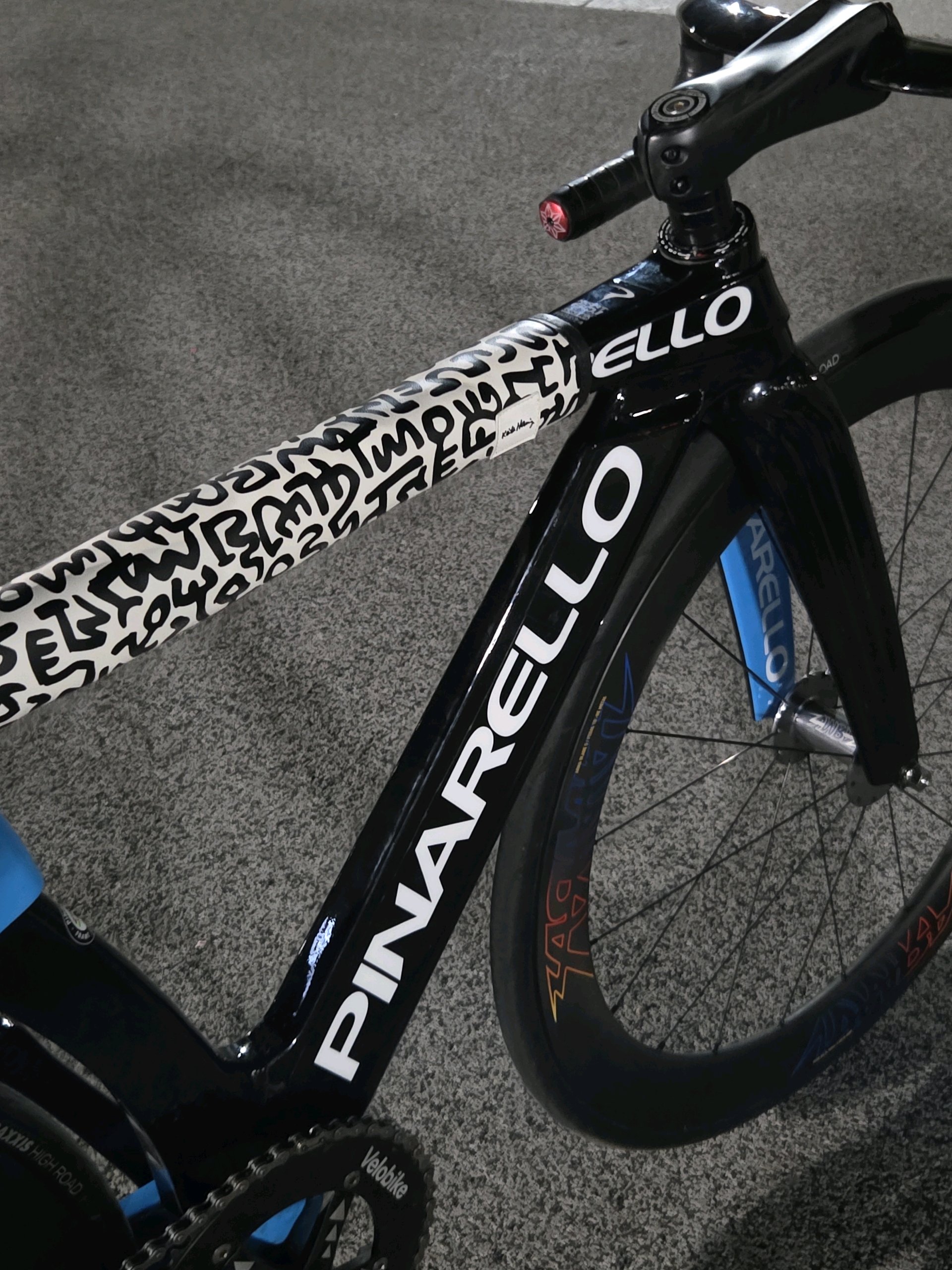 Pinarello MAAT 60.1 픽시 자전거 셋업 사진 2