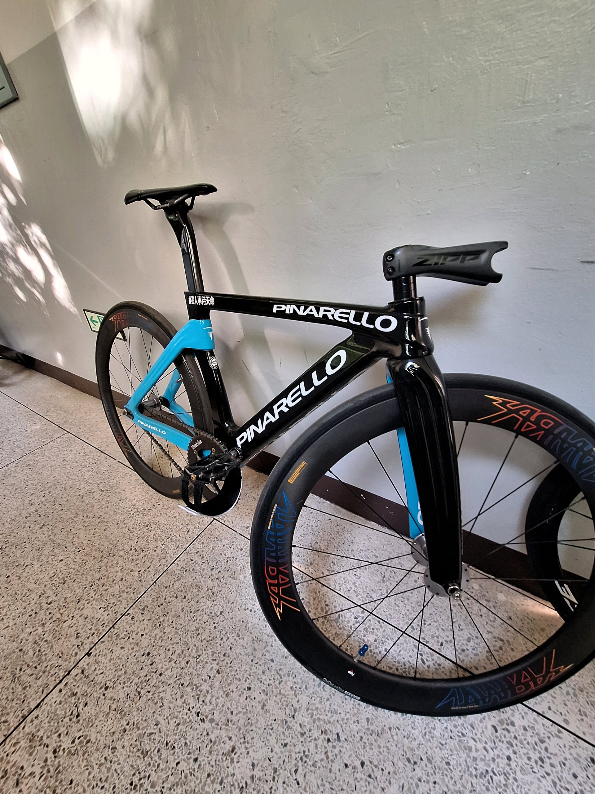 Pinarello MAAT 60.1 픽시 자전거 셋업 사진 4