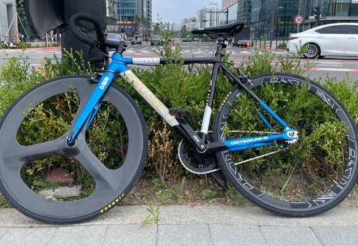 파랑피부 픽시 자전거 사진