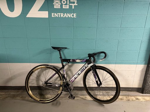 콘스탄틴 피타 24년식 51사이즈 판매대차
