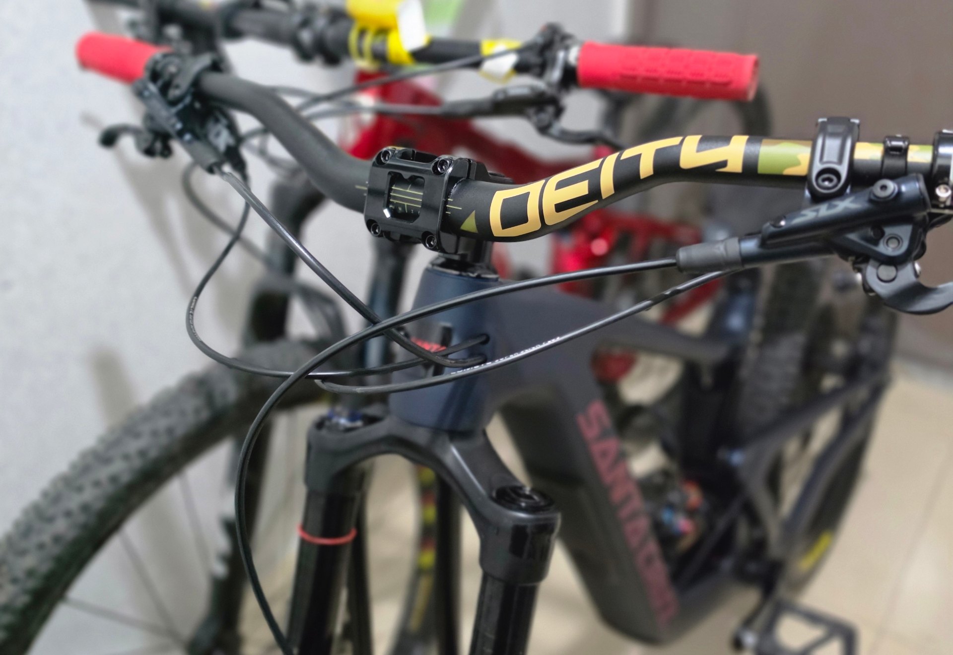 SANTA CRUZ Nomed6.0 자전거 셋업 사진 4