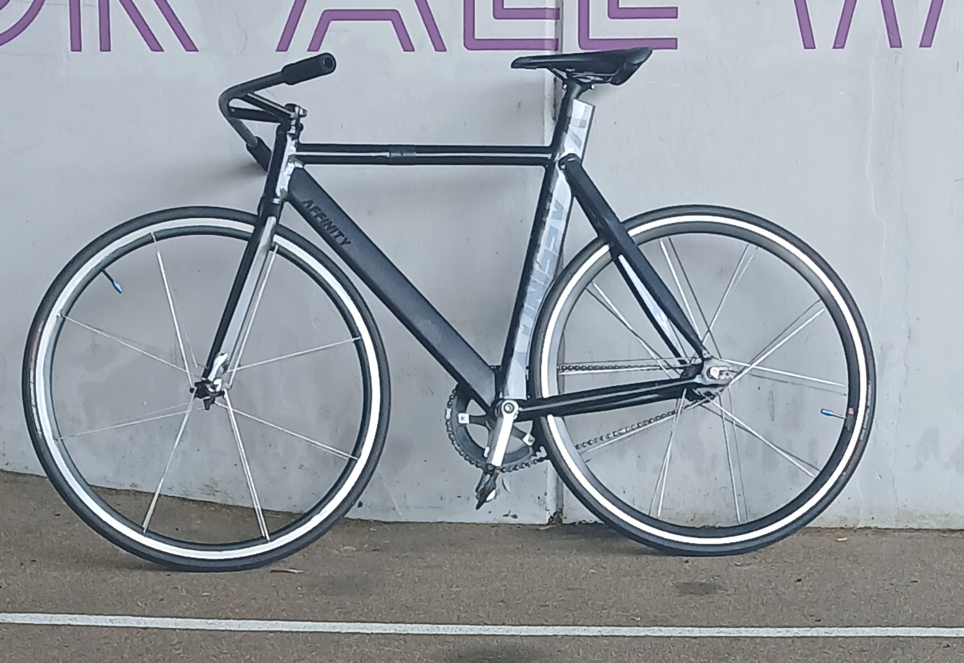 Affinity KISSENA 픽시 자전거 셋업 사진 3