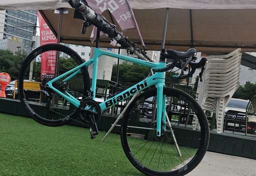 비앙키 스프린트 하츠네미쿠edition 로드 자전거 사진